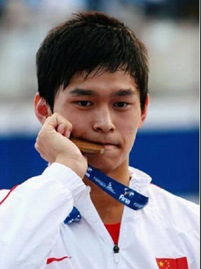 �׶ذ��˻��ϵ�С��̫��