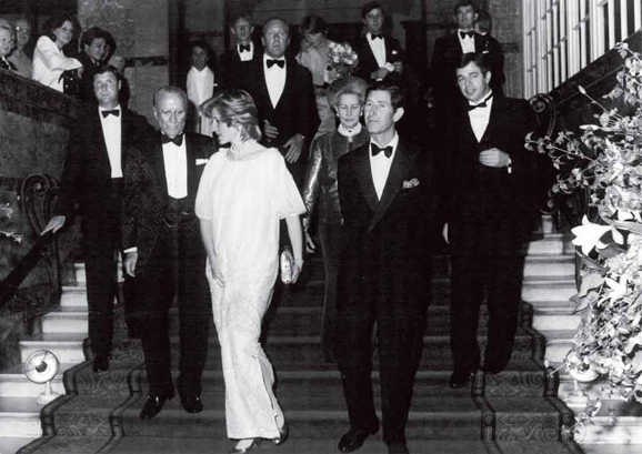 Ѳ��Ӣ���ϾƵ� ס�����Ӣ����